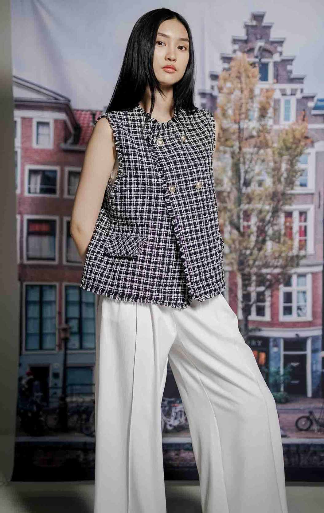 Maude Vest Black