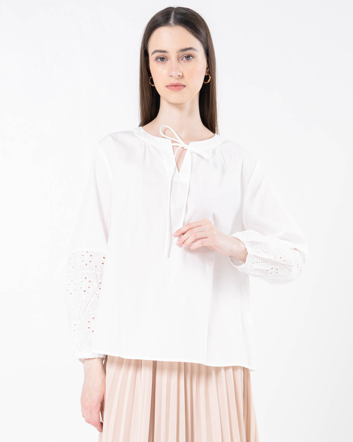 Kirei Sleeve Crochet White Blouse - Atasan Wanita Kekinian Lengan Panjang - 189343