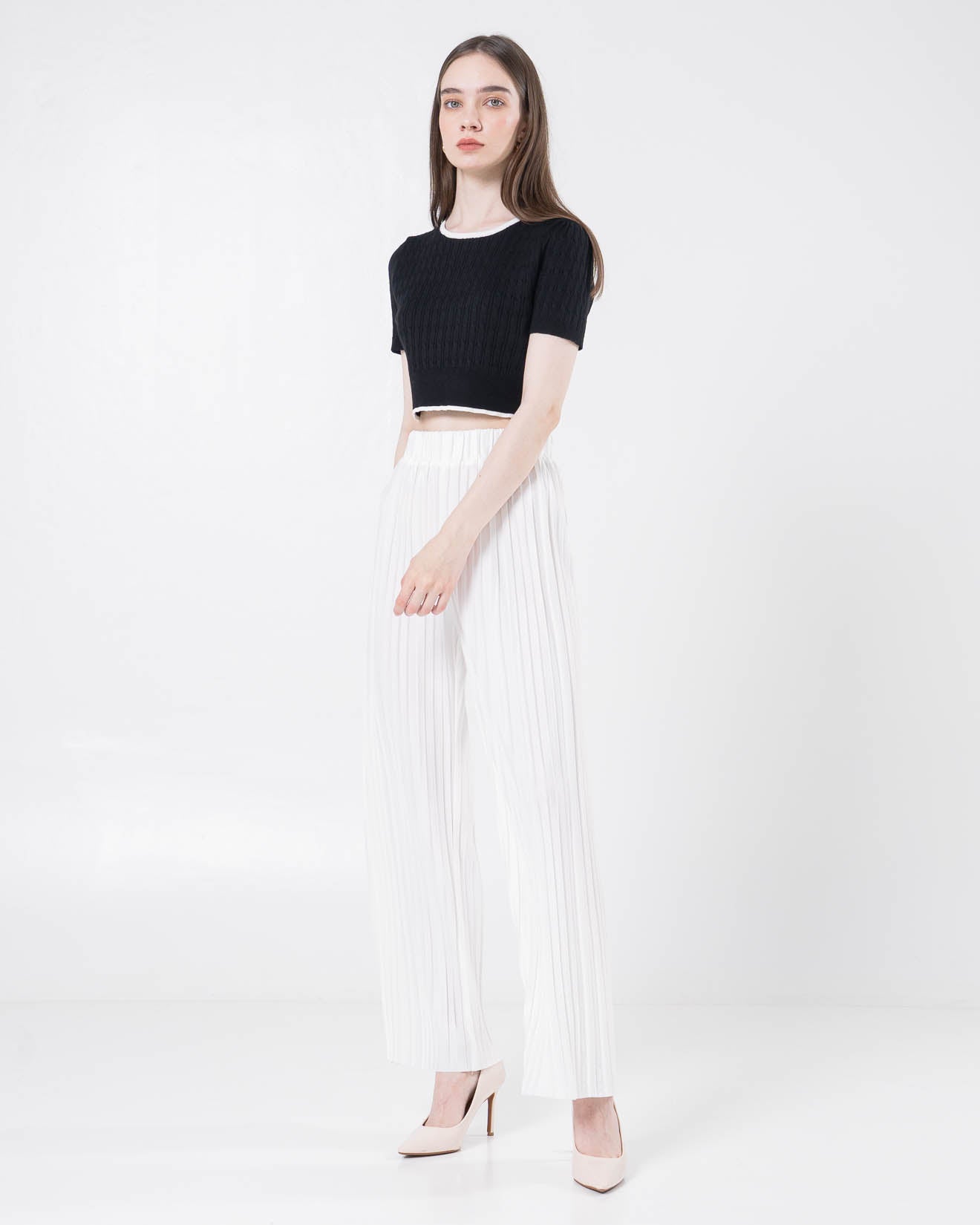 Lisa Knit Crop Black Top - Atasan Rajut Lengan Pendek Wanita - 189421