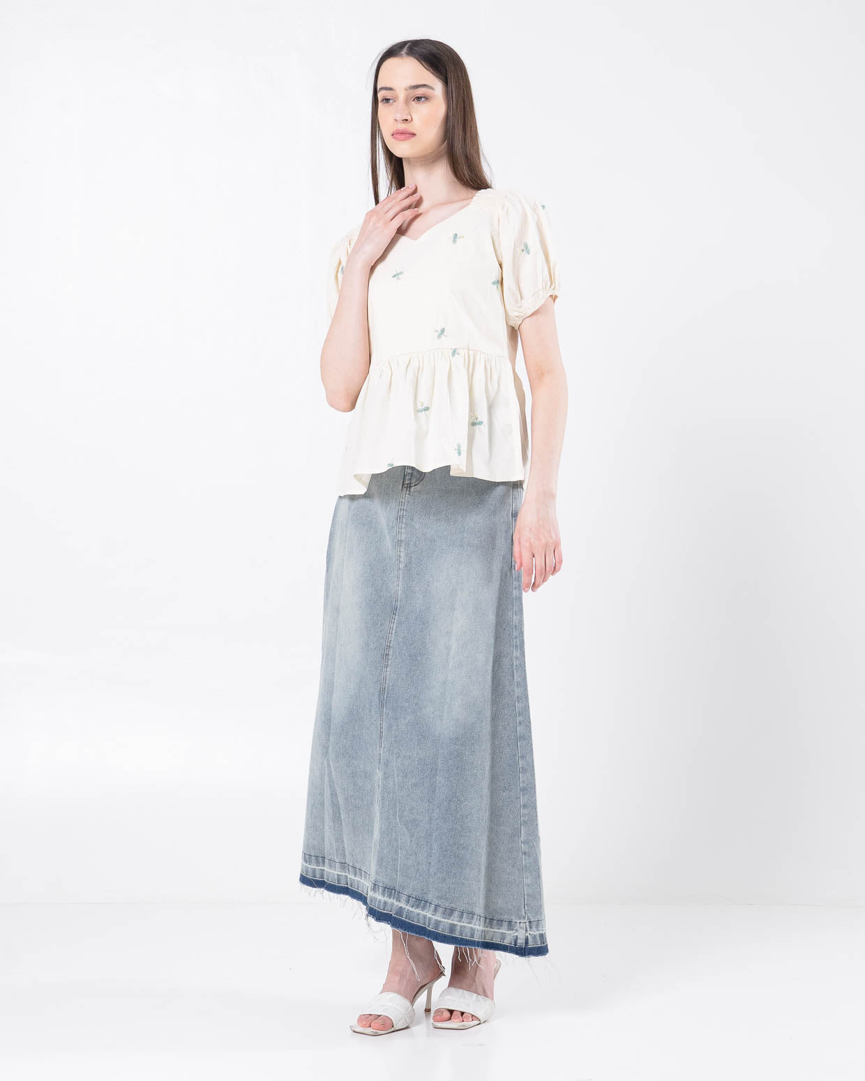 Flowe Embroidery Ruffle Ivory Top - Atasan Wanita Korea - 189987