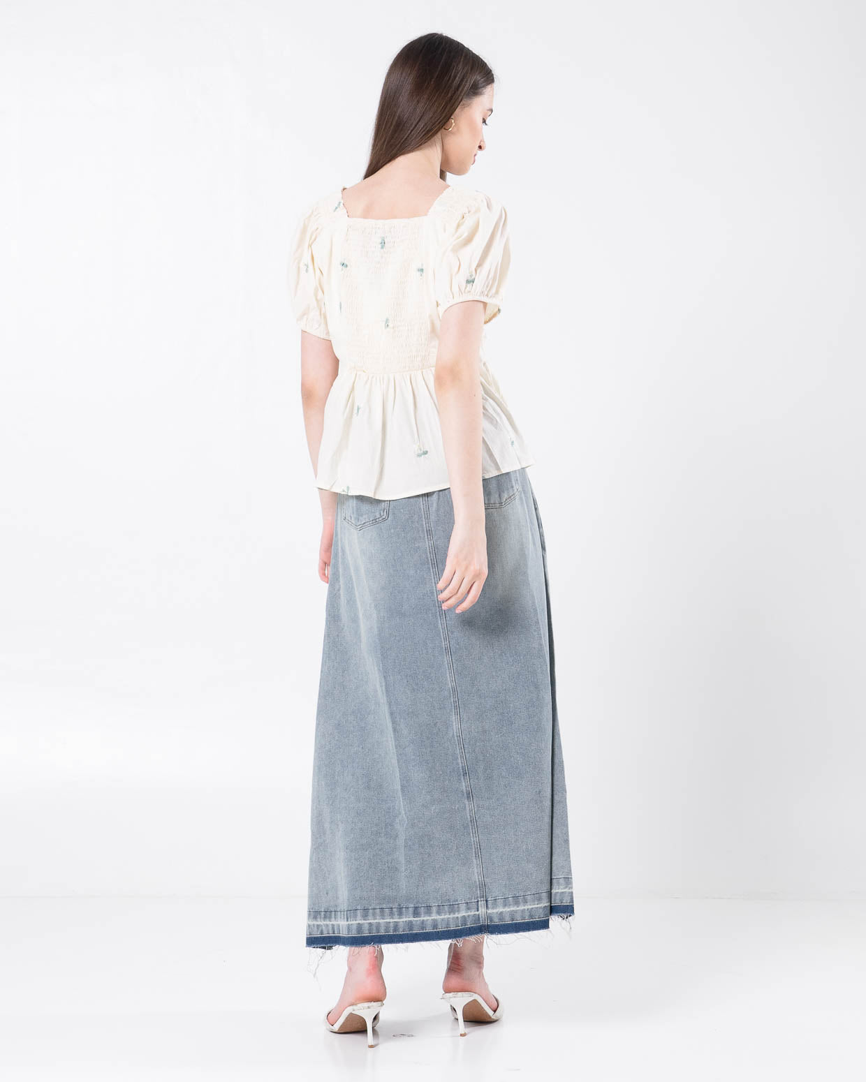 Flowe Embroidery Ruffle Ivory Top - Atasan Wanita Korea - 189987