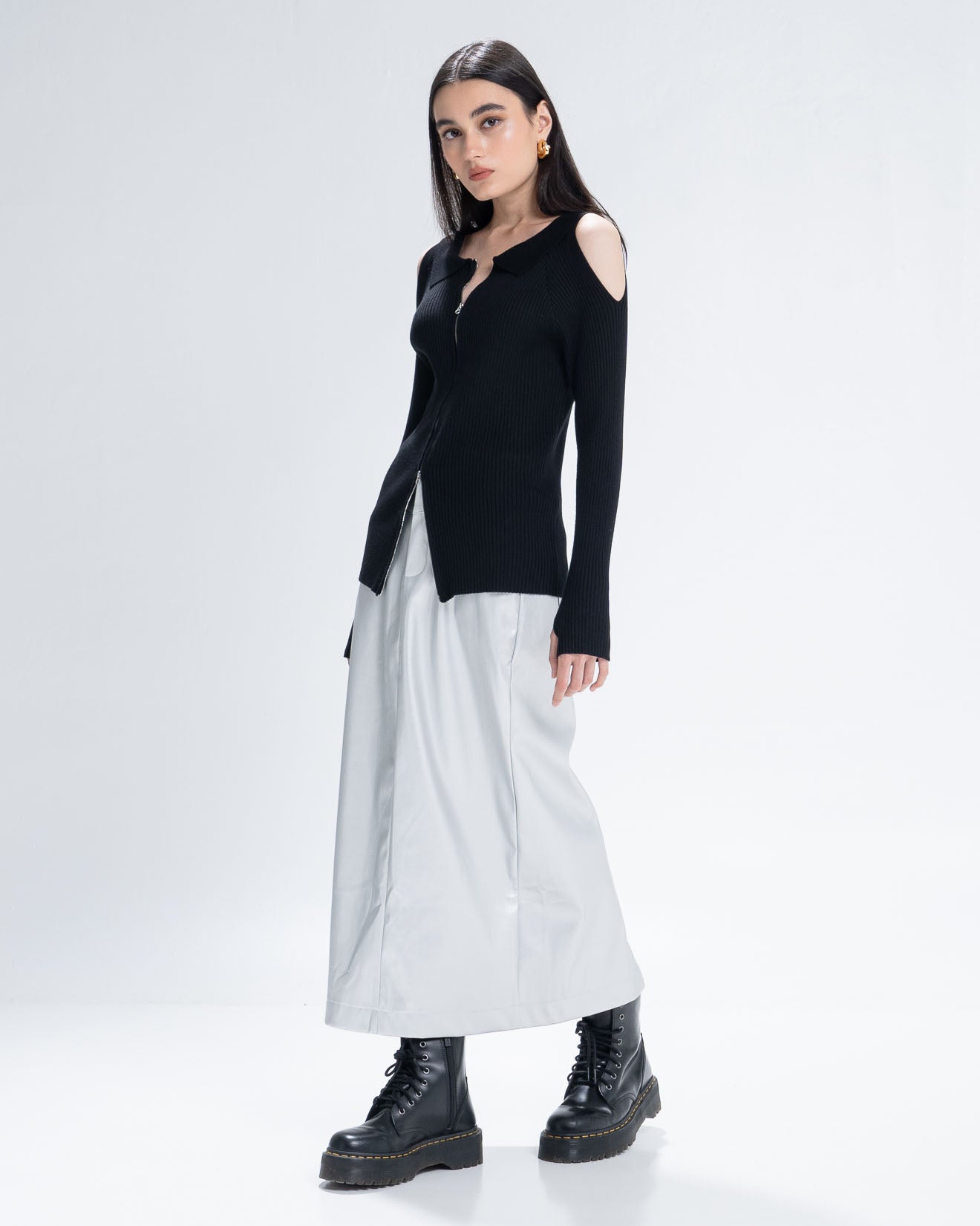The Stage 06 Sweater Black - Sweater Wanita Kekinian - 190820