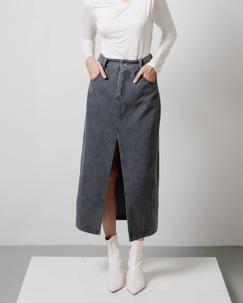 The Stage 28 Skirt Black