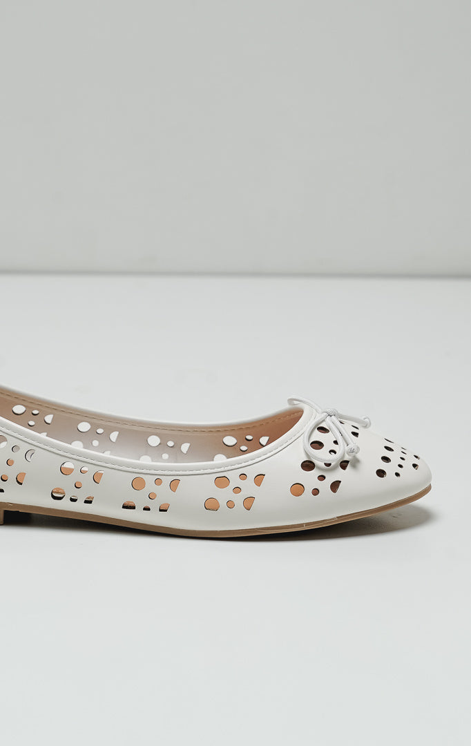 Cyra Flats White