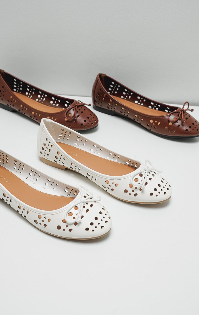 Cyra Flats White