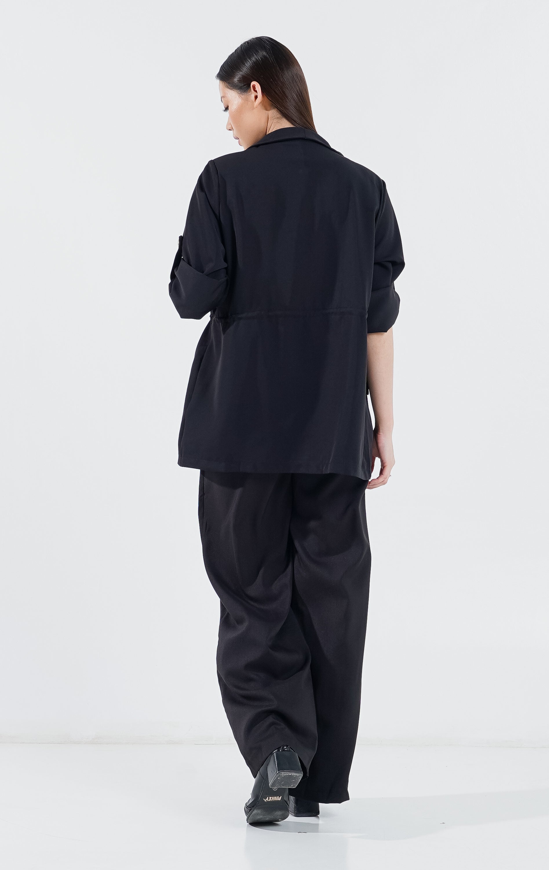 Esthera Outer Black