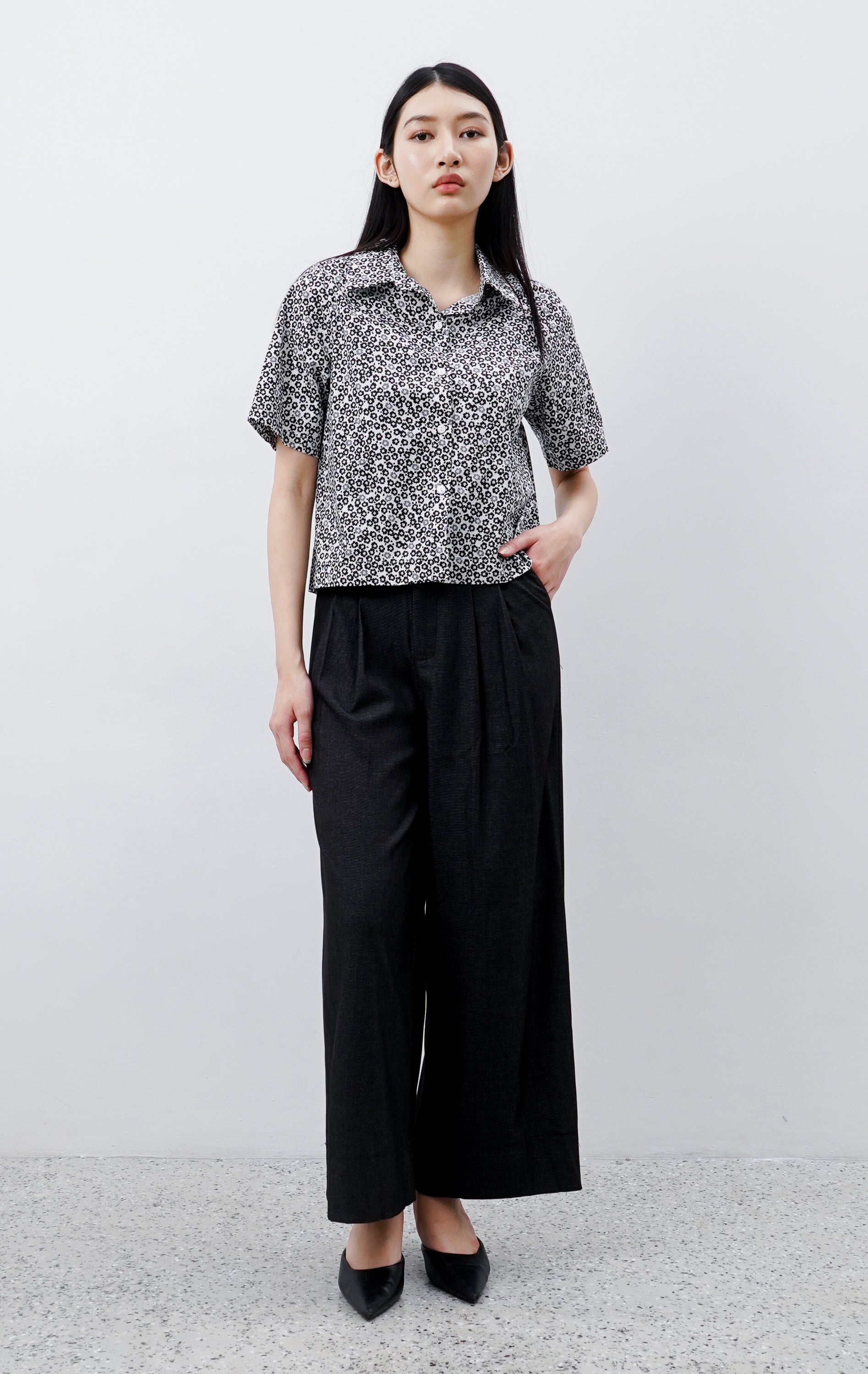 Flowia Top Black