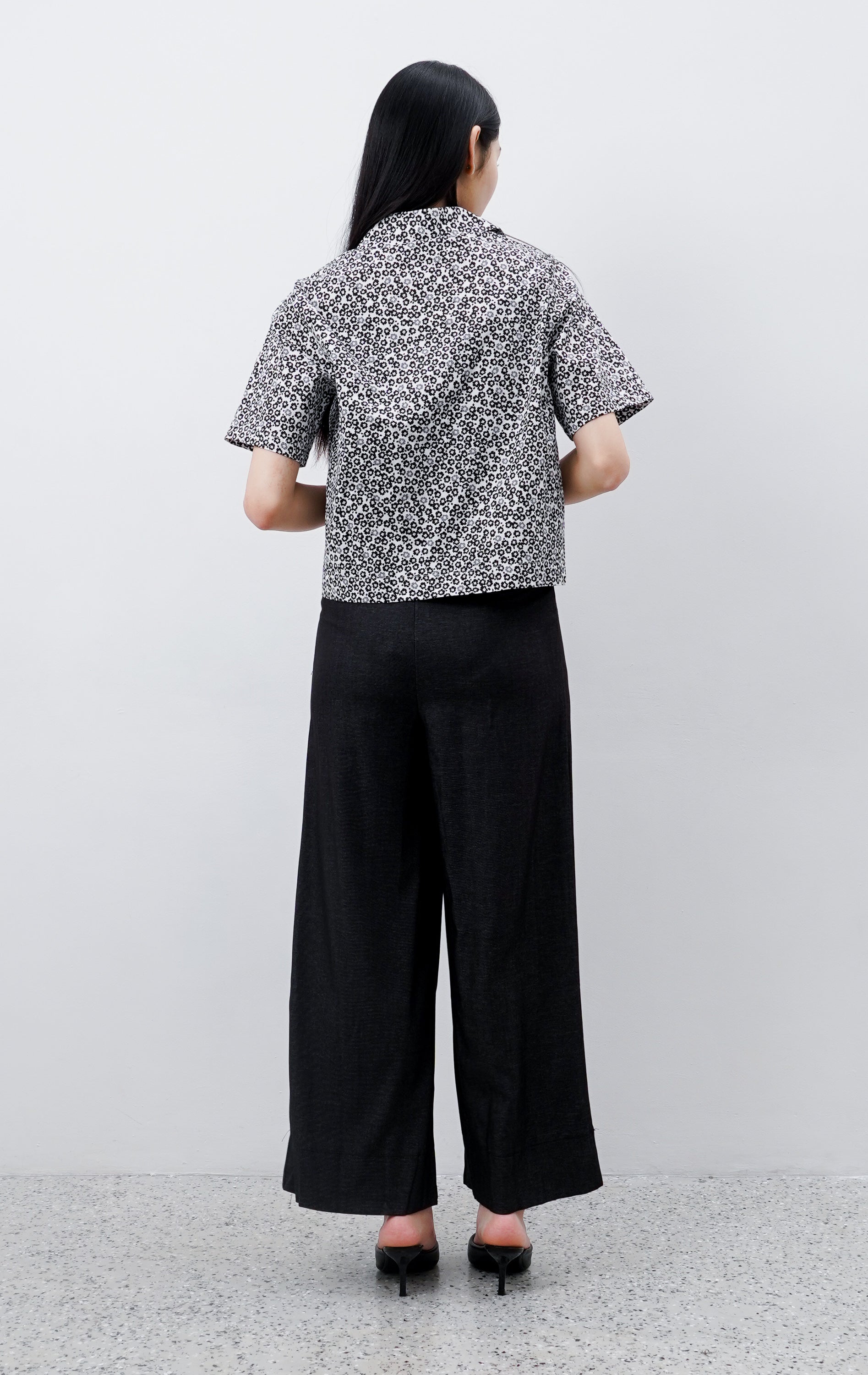 Flowia Top Black