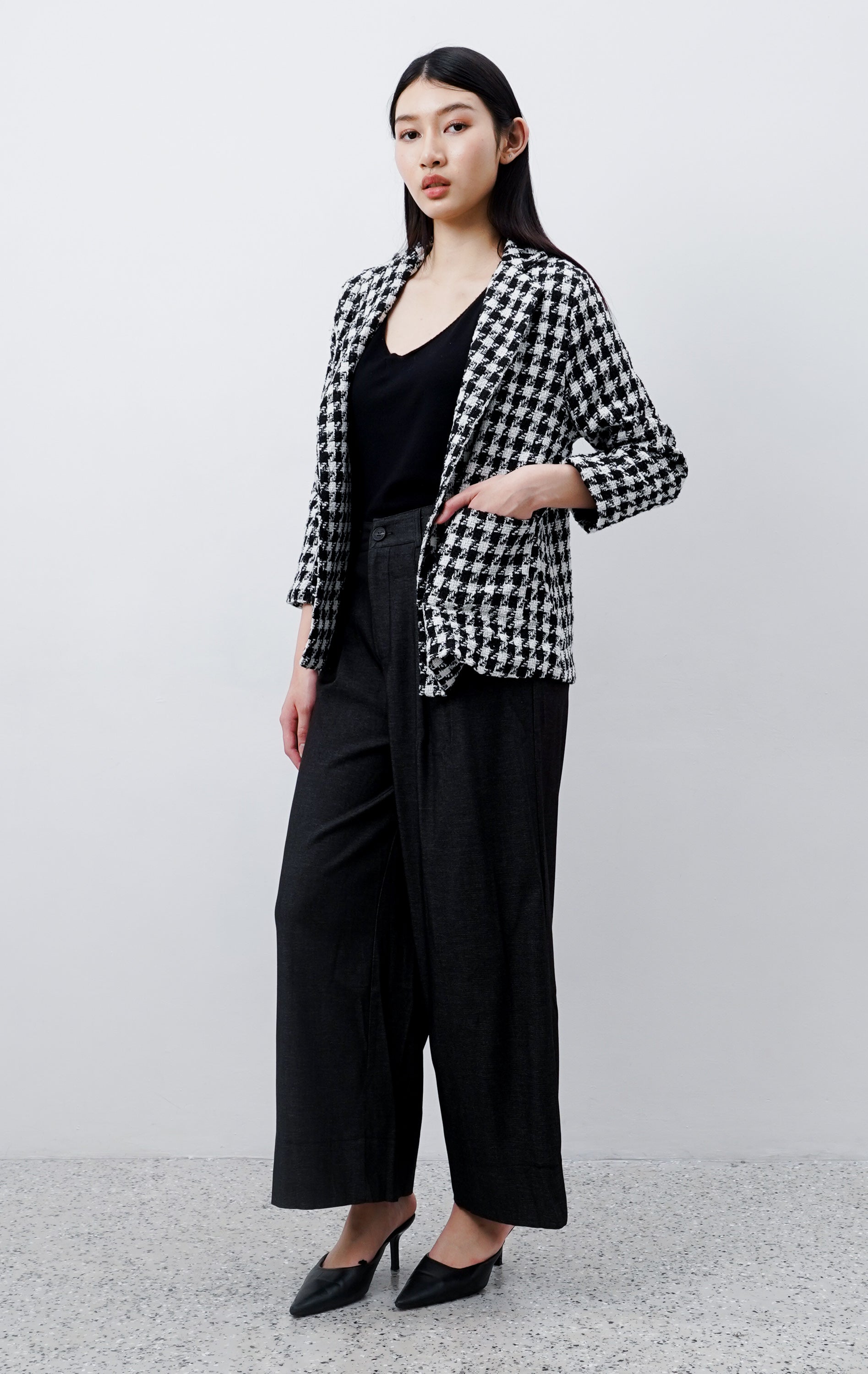 Queena Outer Black