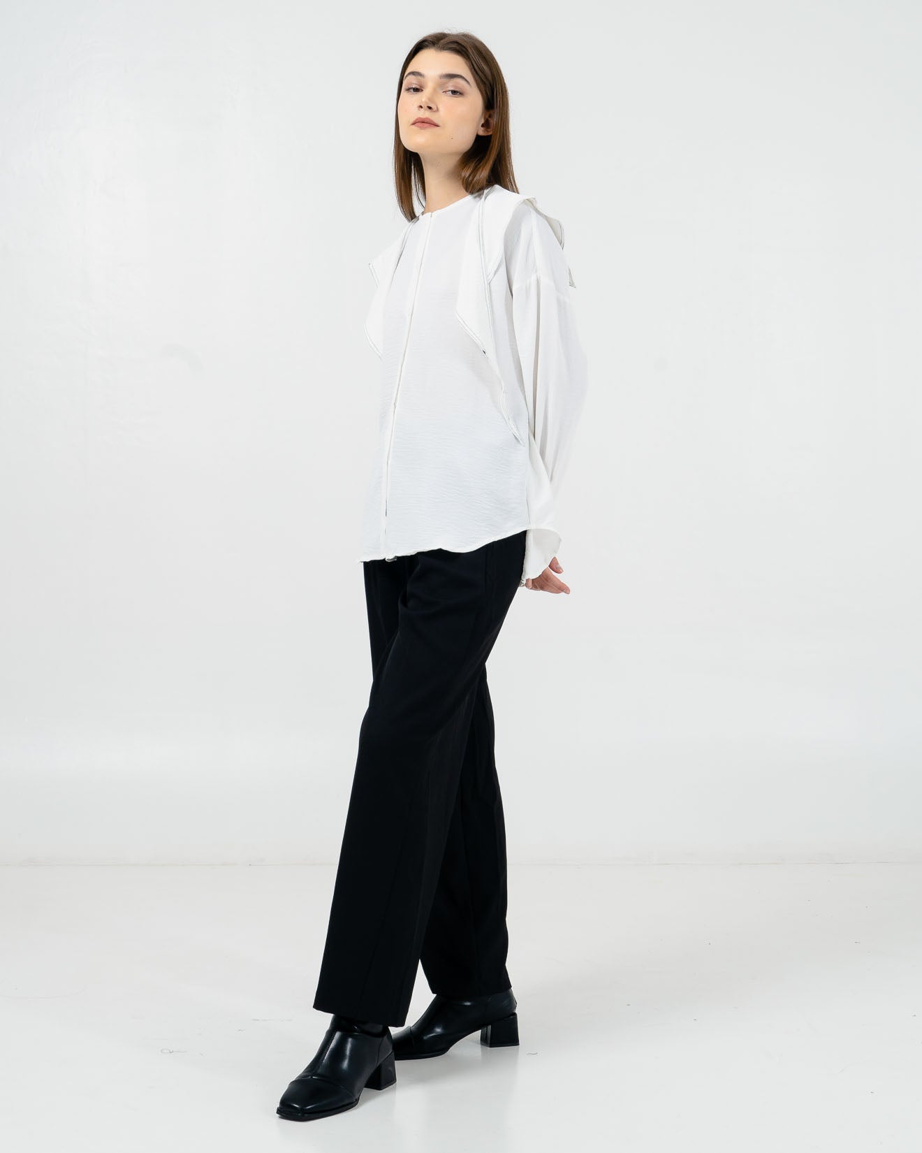 Elaine Collar White Blouse – Baju Atasan Wanita Lengan Panjang