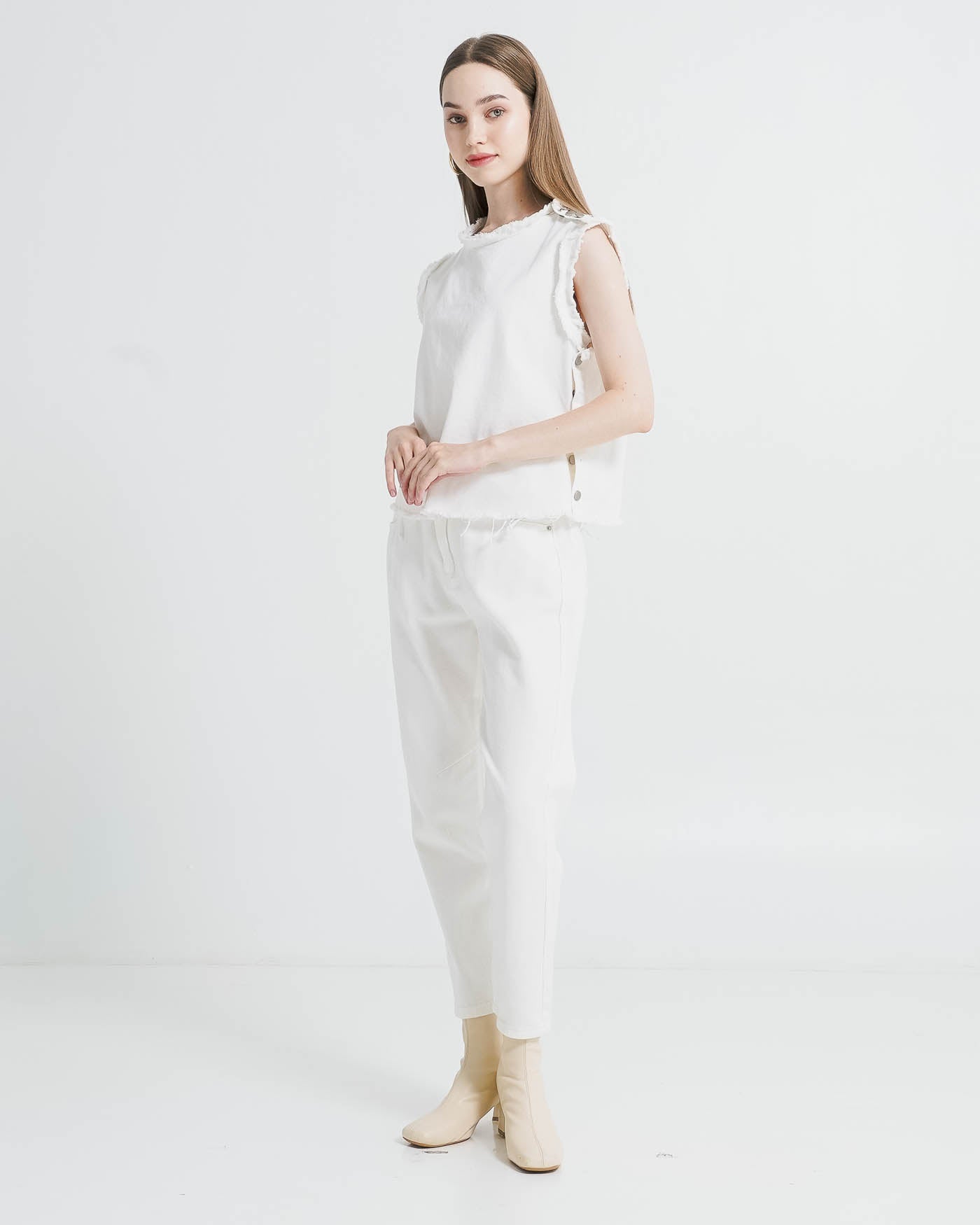 Logen Fringed Denim White Vest - Vest Wanita Kekinian Tanpa Lengan