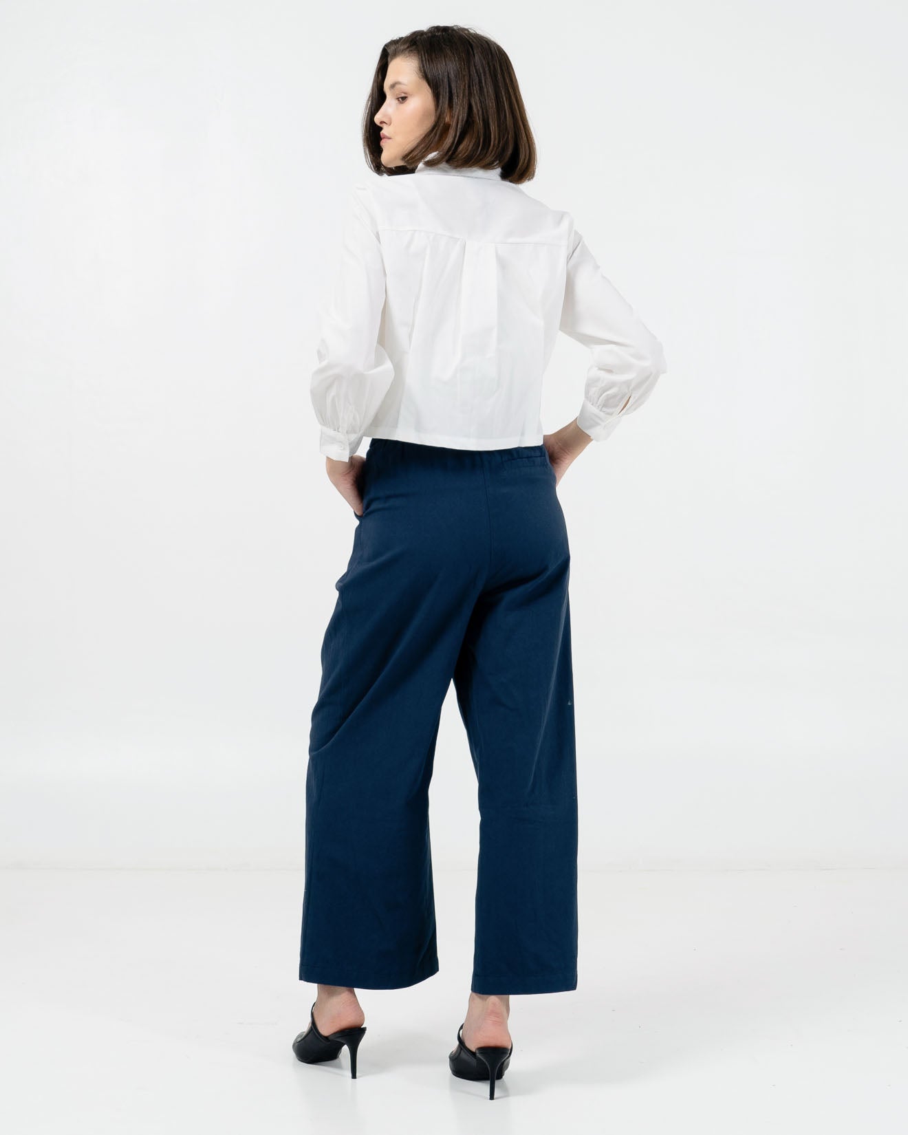 Denisa Waist Crop White Shirt – Baju Atasan Wanita lengan panjang