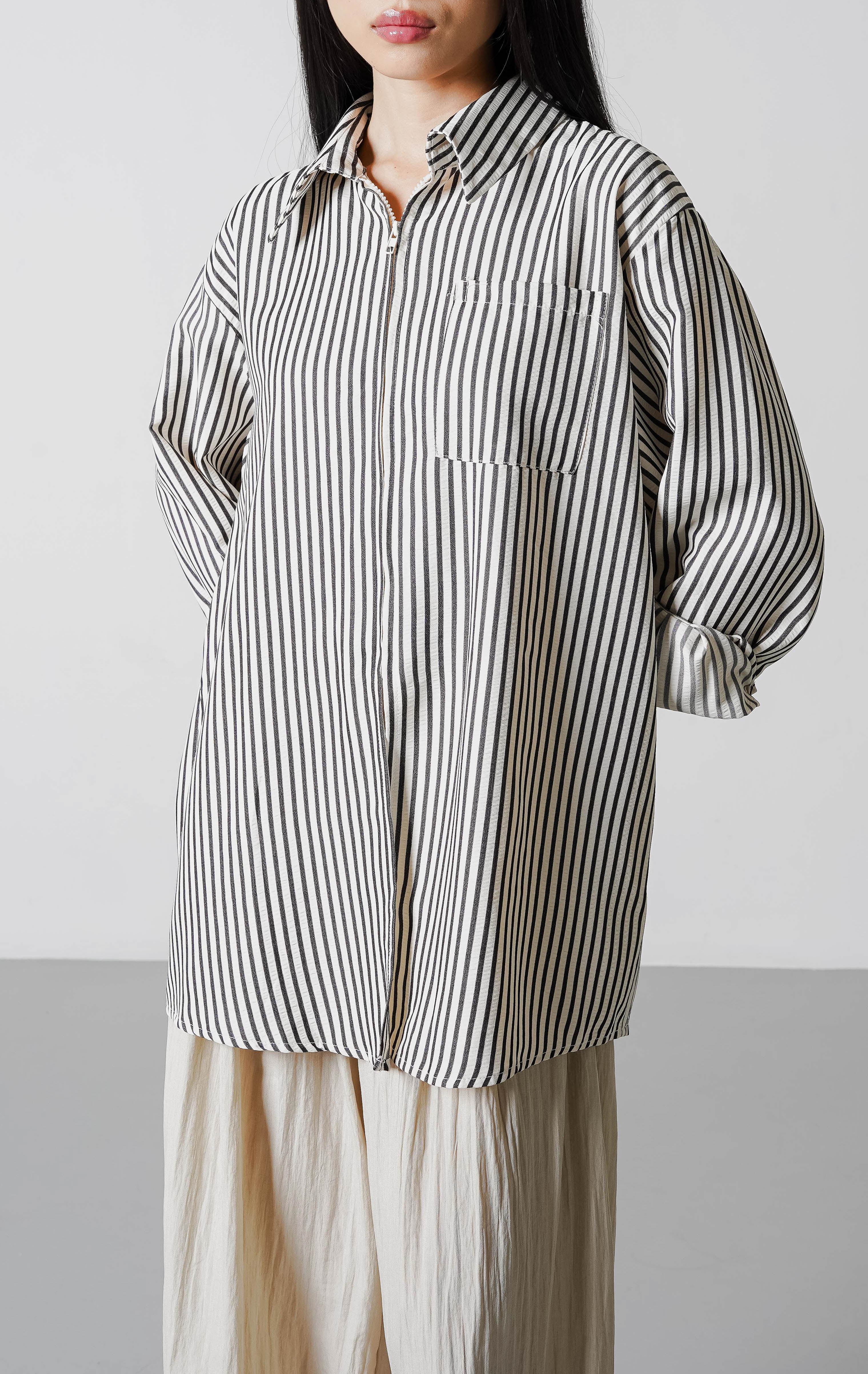 Caisyn Top Black Striped