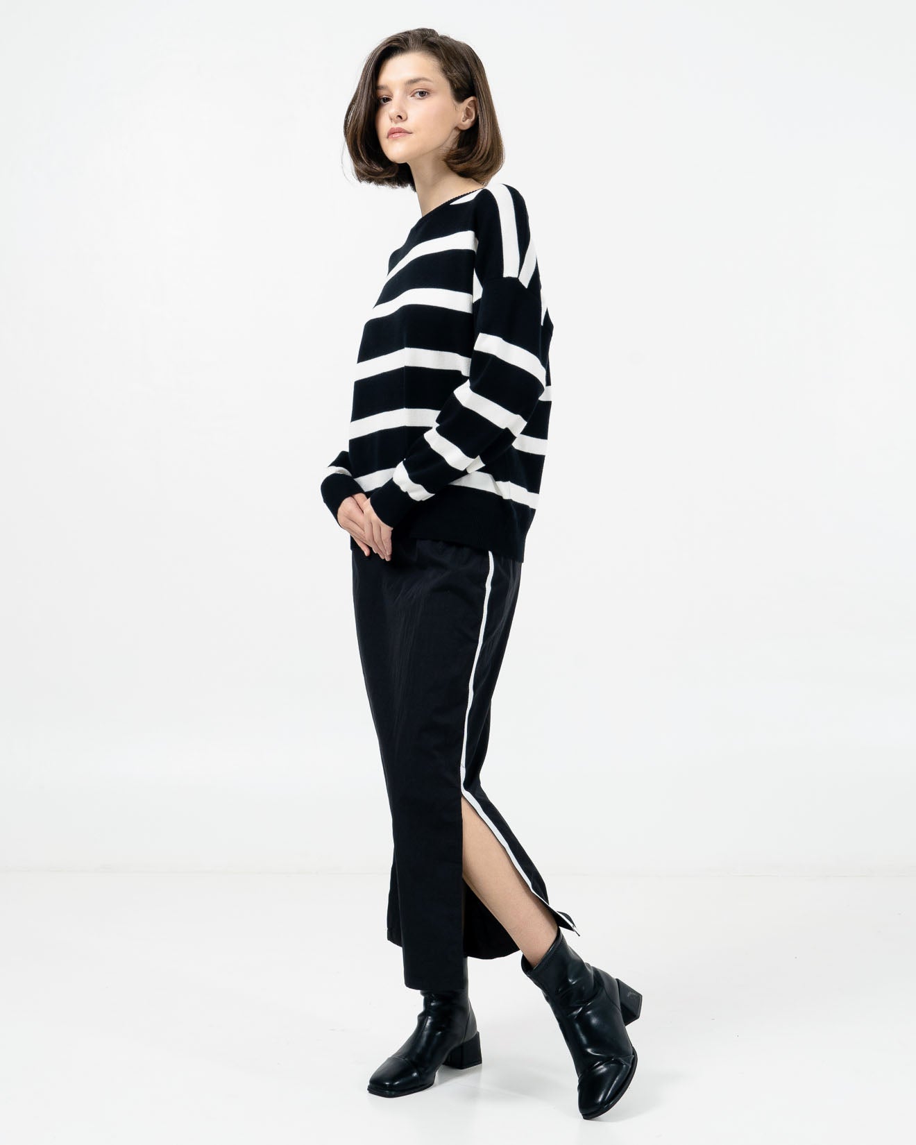 Eliot Striped Black Sweater - Baju Atasan Wanita Lengan Panjang