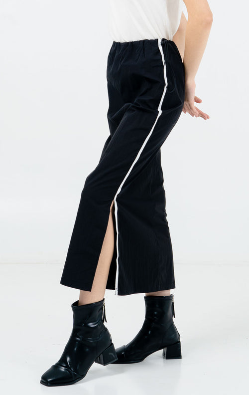 Adison Nylon Black Skirt – Rok Wanita Kekinian