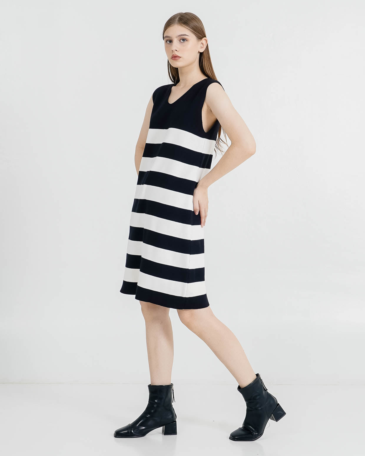 Kanaya Striped Knit Black Dress – Gaun Midi Wanita Kekinian