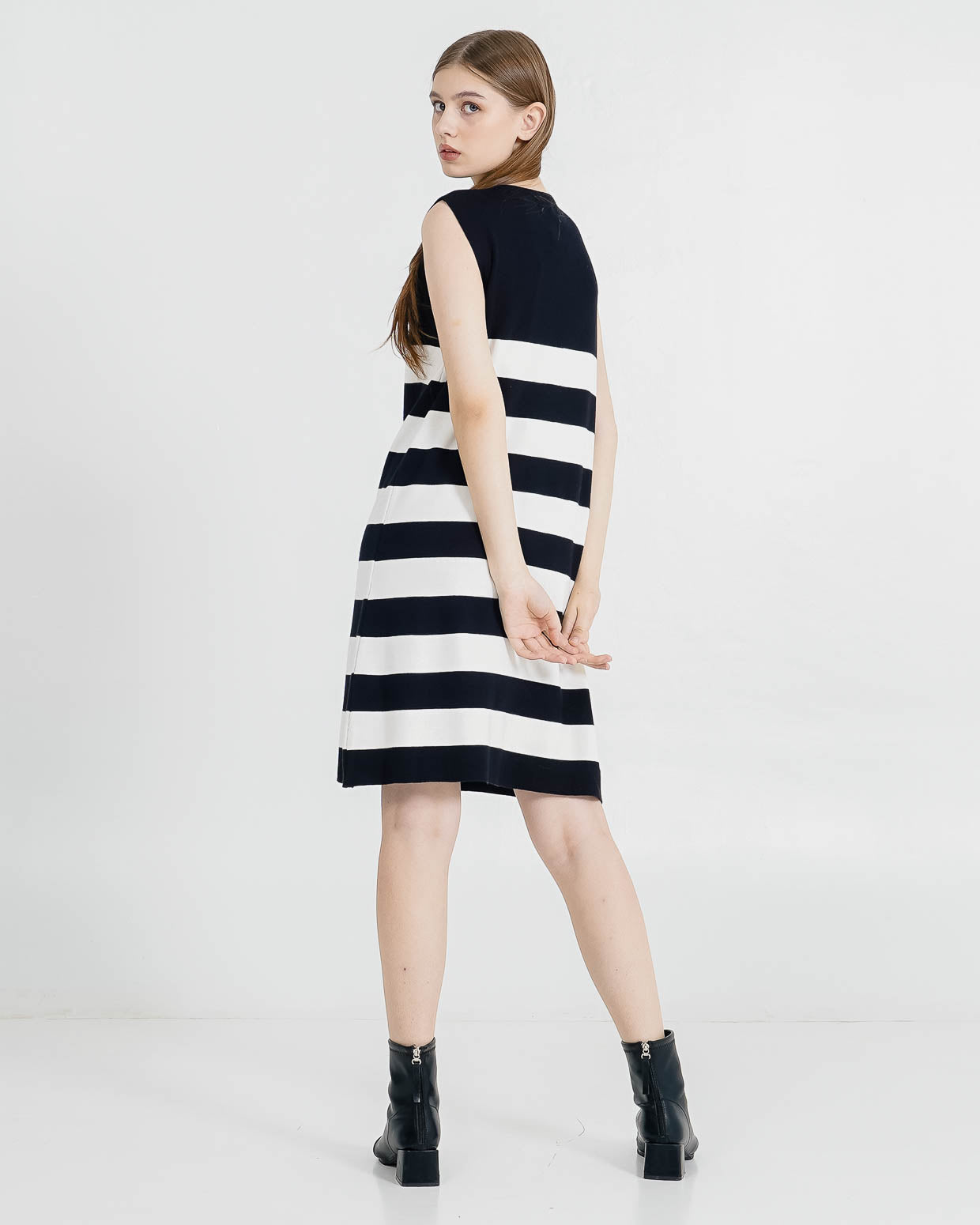 Kanaya Striped Knit Black Dress – Gaun Midi Wanita Kekinian