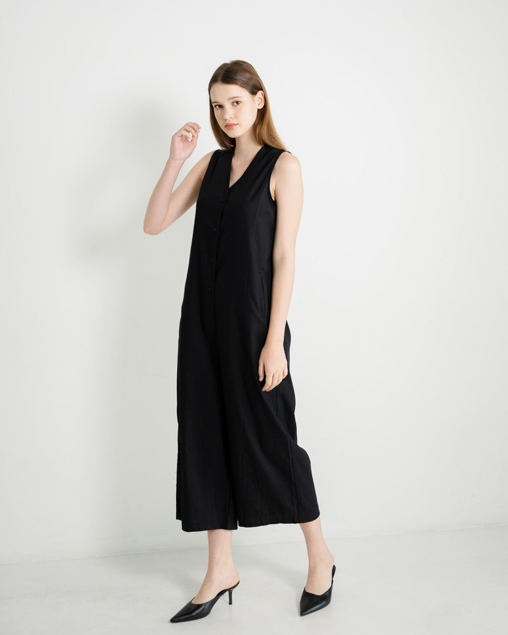 Avril Sleeveless Relaxed Black Jumpsuit – 787200