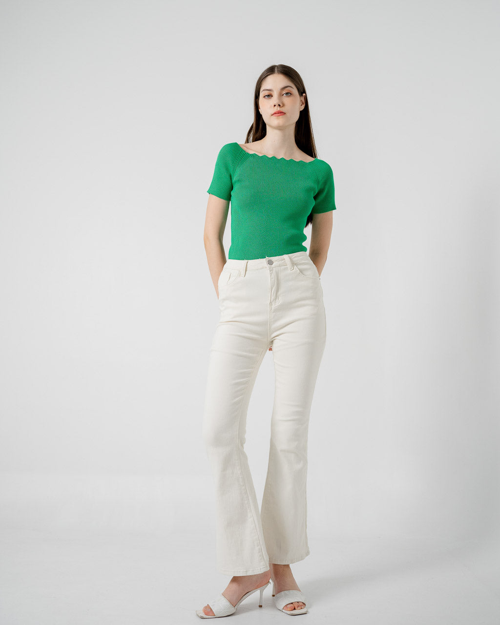 Viony Scallop Neck Knit Green Top – Atasan Wanita 188364