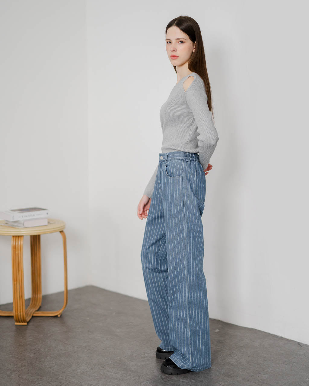 Rachel Cut-Out Knit Grey Top – Atasan Knit Lengan Panjang - 188353