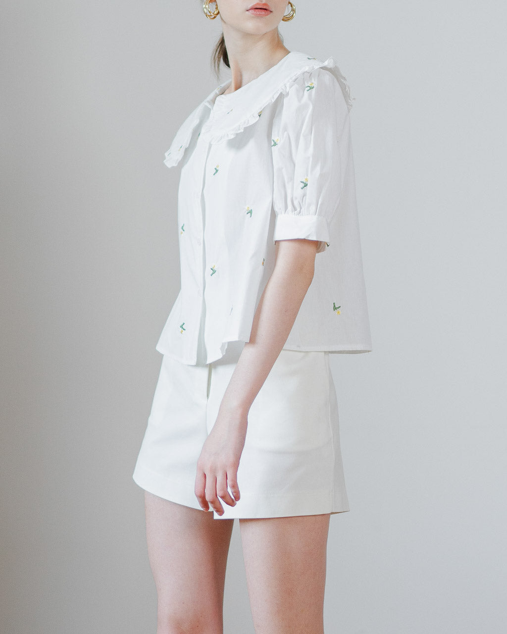 Orchid Peter Pan Collar Embroidery White Top – Blouse Wanita Lengan Pendek - 188912