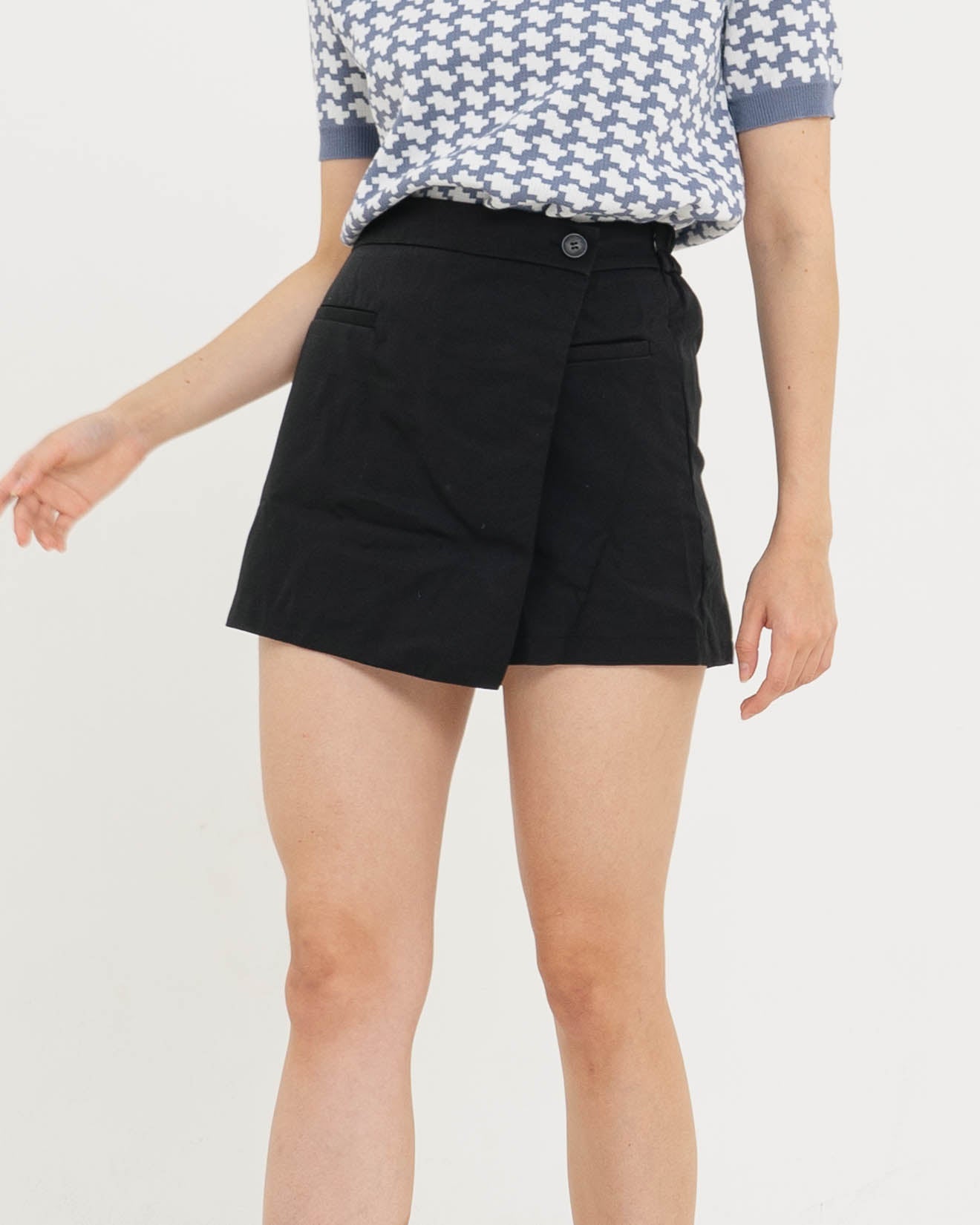 Ari Wrap Black Skort – Celana Pendek Wanita - 288953