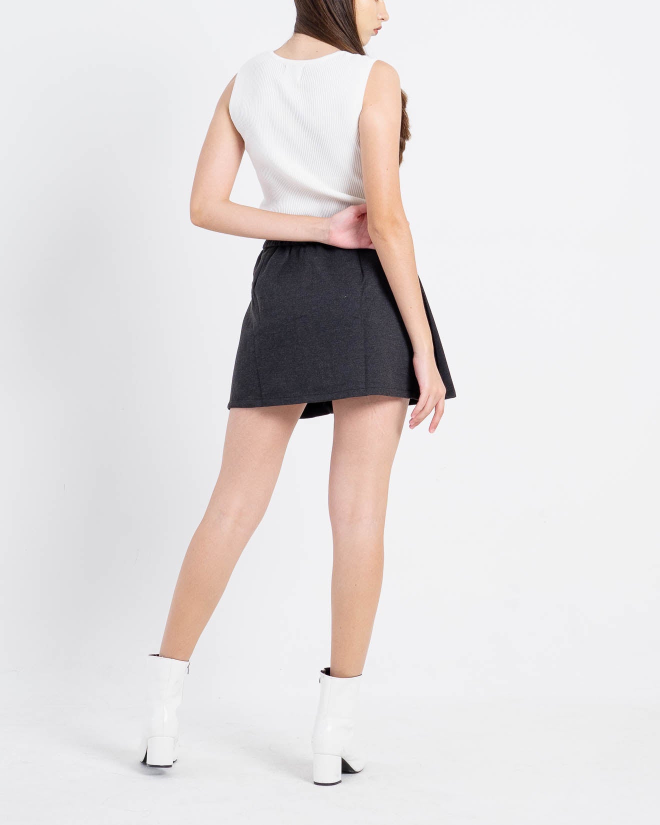 Anya Wool Pleats Dark Grey Skort – Celana Pendek Casual Wanita - 288523