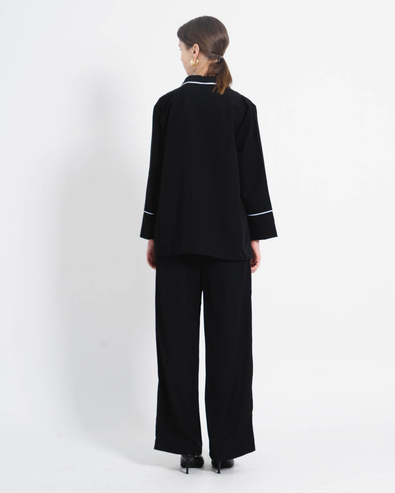 Gabby White Lined Blazer Black – Outer Lengan Panjang Wanita - 188242