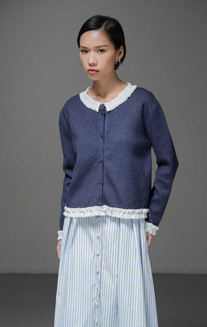 Cardigan rajut wanita Aiko Top warna navy biru dongker lengan panjang dengan aksen renda putih pada kerah bulat dan bagian bawah hem.