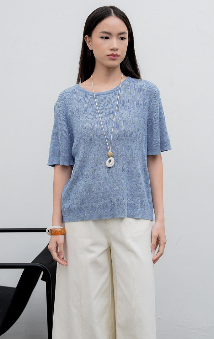 Atasan rajut wanita lengan pendek warna biru (blue) Anatella Top dengan kerah bulat (crew-neck) dan tekstur rajut halus (fine textured knit).