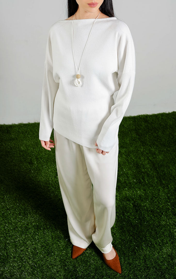 Odile Wide Neckline Cinched Waist Knit Top warna white, baju atasan rajut lengan panjang wanita model kerah lebar dengan kerutan pinggang warna putih dari This Is April.