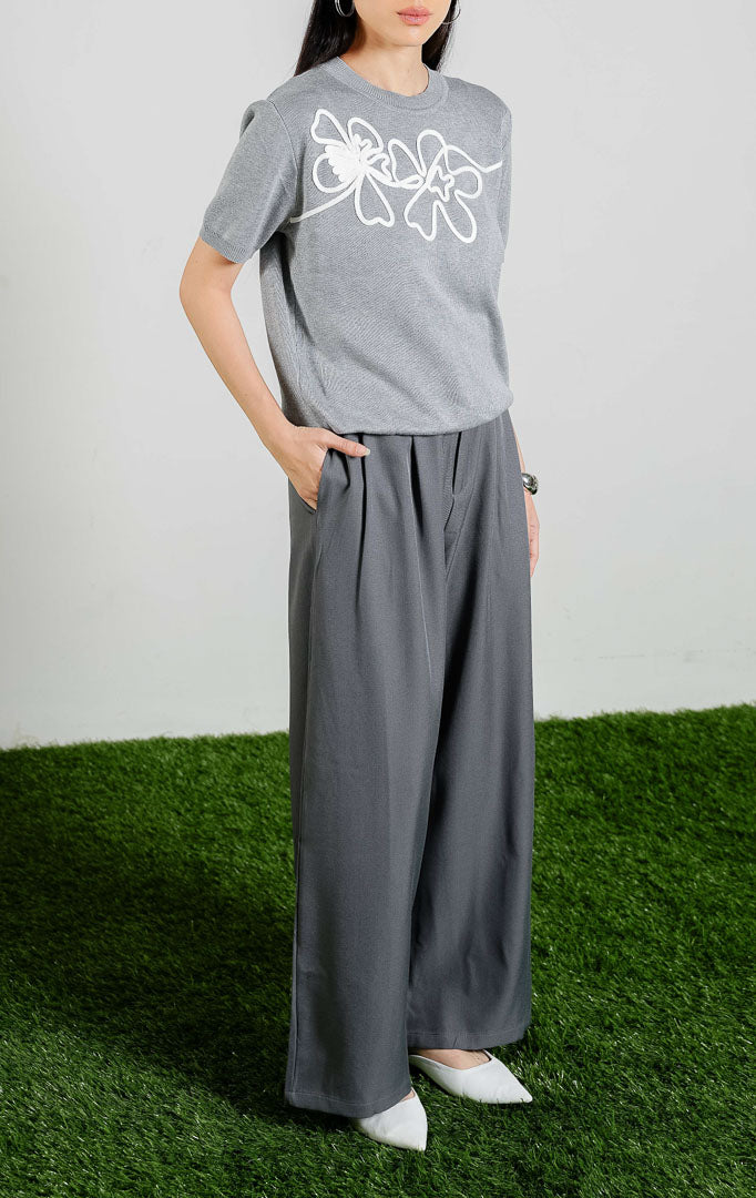 Nadeleine Floral Cord Knit Top warna grey, baju atasan rajut lengan pendek wanita warna abu-abu dengan detail rajutan tali bentuk bunga warna putih dari This Is April.
