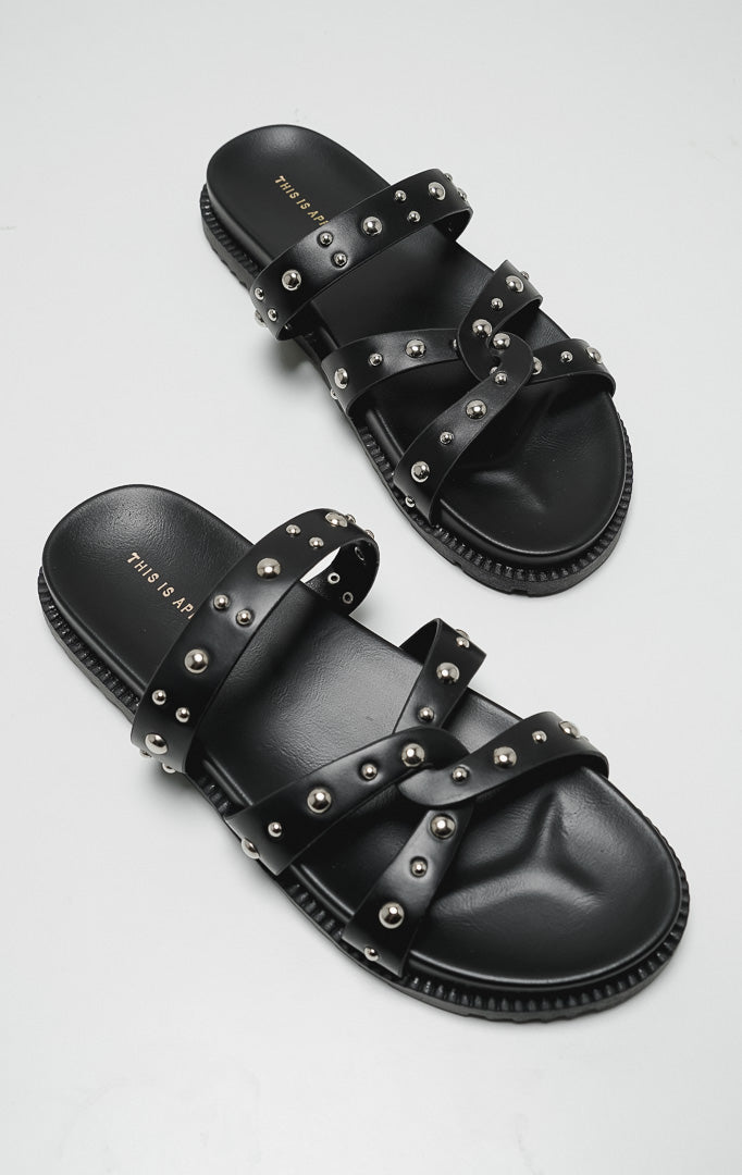 Tampak atas sepasang sandal gladiator wanita Azelia Sandals Black dengan tali silang hitam dan hiasan studs perak.