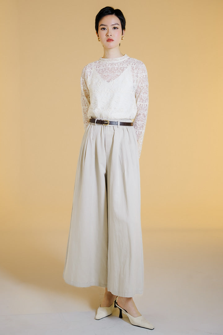 Pakaian wanita model celana kulot lebar bahan katun twill dengan pinggang karet elastis (relaxed wide-leg cotton twill pants) warna khaki Lando Pants untuk gaya kasual modern.