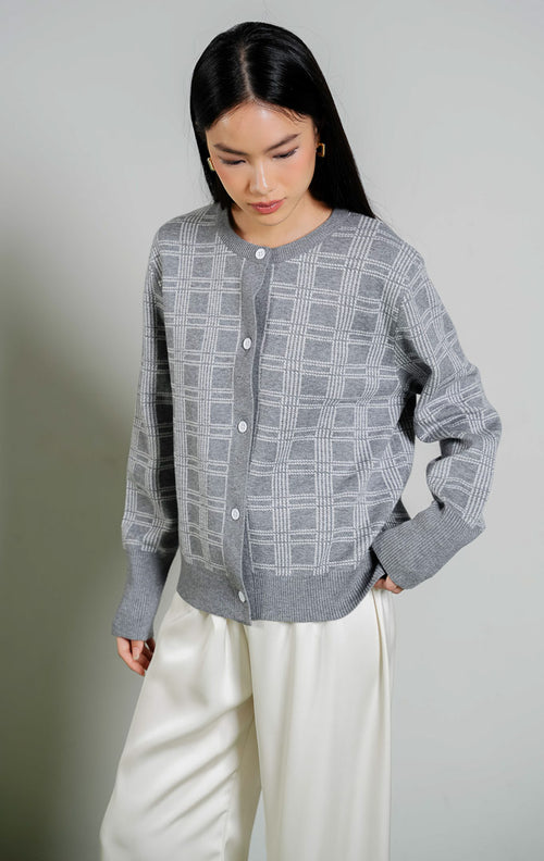 Sonny Windowpane Plaid Knit Cardigan warna grey, baju kardigan rajut lengan panjang wanita motif kotak-kotak minimalis warna abu-abu dari This Is April.