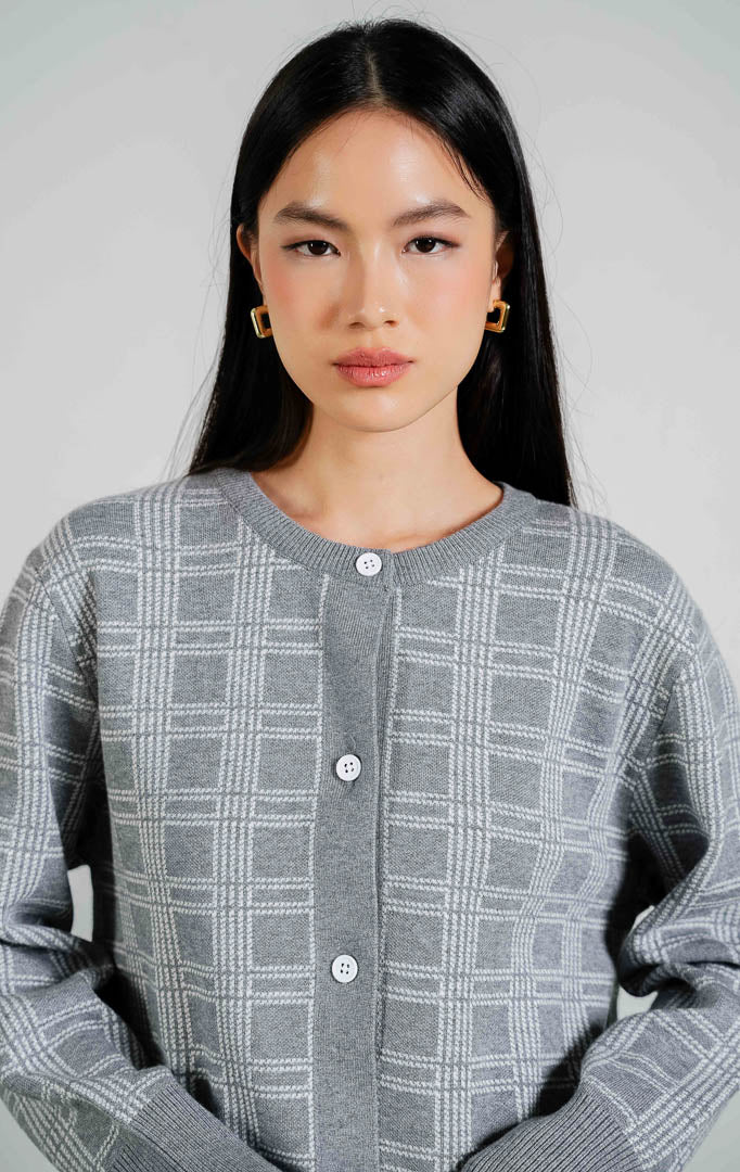 Sonny Windowpane Plaid Knit Cardigan warna grey, baju kardigan rajut lengan panjang wanita motif kotak-kotak minimalis warna abu-abu dari This Is April.