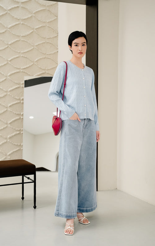 Cardigan rajut wanita Killian Top warna light blue (biru muda) bahan soft stretch knit dengan detail mutiara (pearl embellishment) dan kancing depan style feminine & clean.