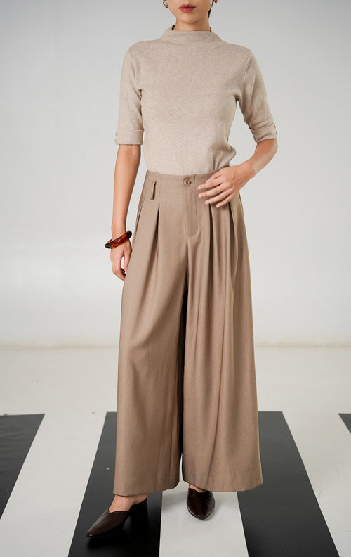Celana panjang wanita Malia Pants Khaki model wide leg dengan detail lipit depan, kancing senada, dan karet pinggang belakang dari This Is April.