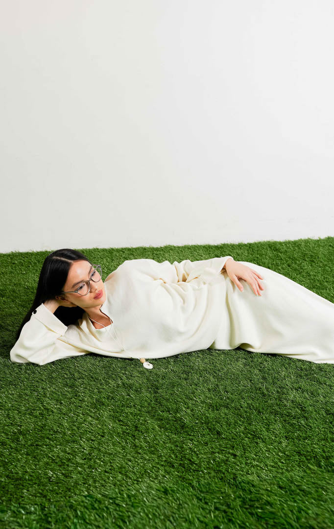 Letisya Minimalist V-Neck Button Detail Knit Set warna ivory, satu setelan rajut baju lengan panjang dan rok panjang wanita warna putih gading dari This Is April.