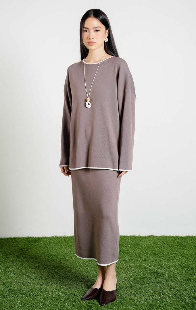 Caitland Ribbed Stripe Trim Knit Set warna taupe, satu setelan rajut baju lengan panjang dan rok midi wanita warna abu-abu kecokelatan dari This Is April.