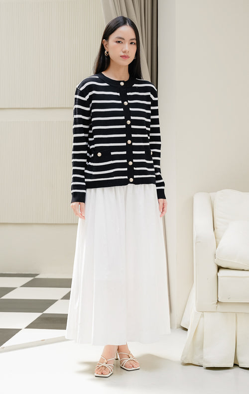 Cardigan rajut wanita lengan panjang warna hitam motif garis (striped) Redford Top dengan kancing emas (gold buttons), kerah bulat (round-neck), dan saku depan.