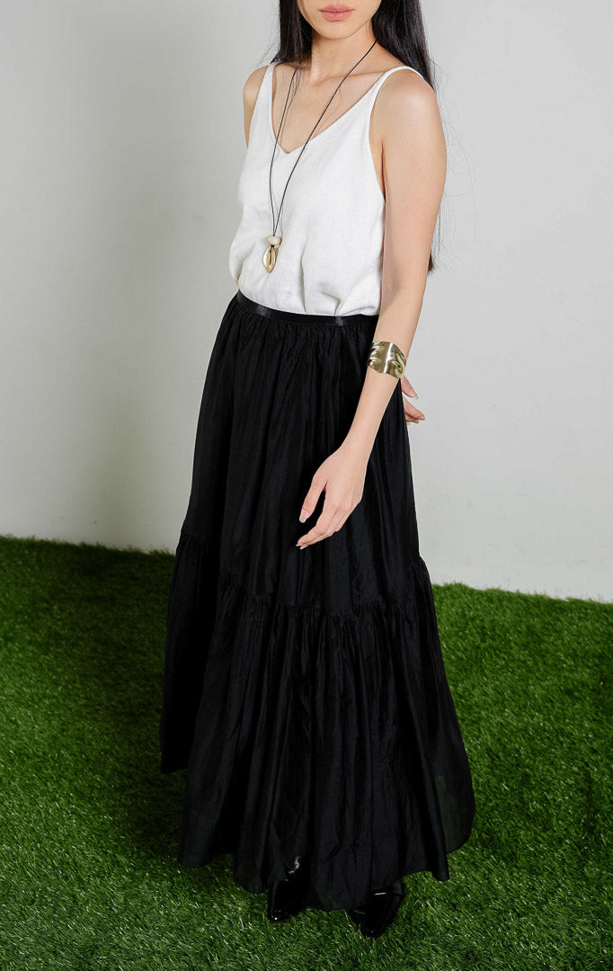Susanna Flowy Ruffle Maxi Skirt warna black, rok panjang wanita model bertingkat ruffle dengan karet pinggang warna hitam dari This Is April.