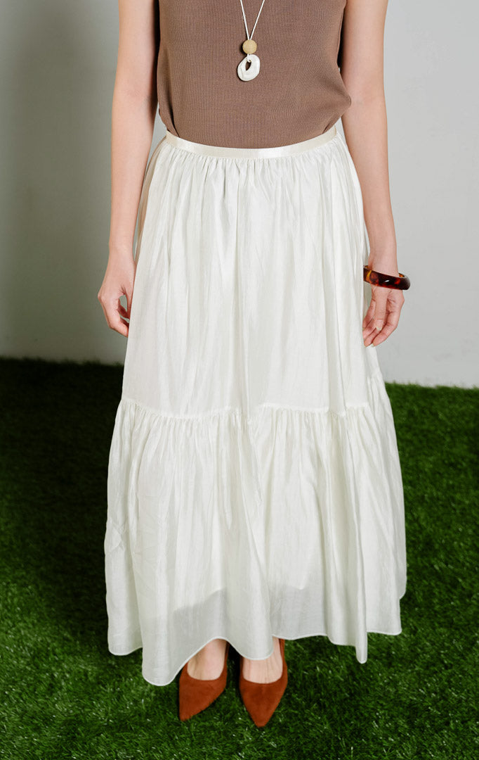 Susanna Flowy Ruffle Maxi Skirt warna ivory, rok panjang wanita model bertingkat ruffle dengan karet pinggang warna putih gading dari This Is April.