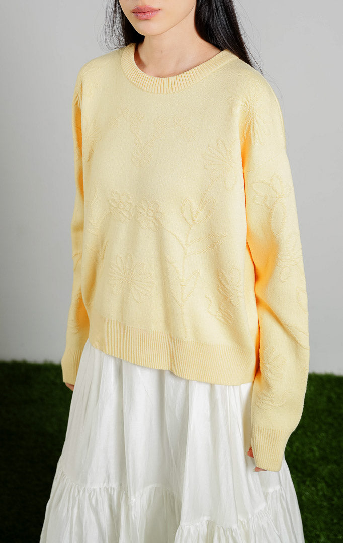 Willow Tonal Jacquard Floral Knit Sweater warna butter yellow, baju sweter rajut lengan panjang wanita motif bunga timbul warna kuning muda dari This Is April.