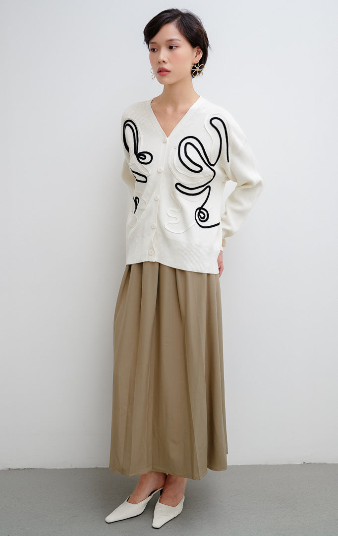 Cardigan rajut wanita warna ivory (putih tulang) Thea Cardigan berbahan stretchy bertekstur motif unik dengan penutup kancing depan (button closure)