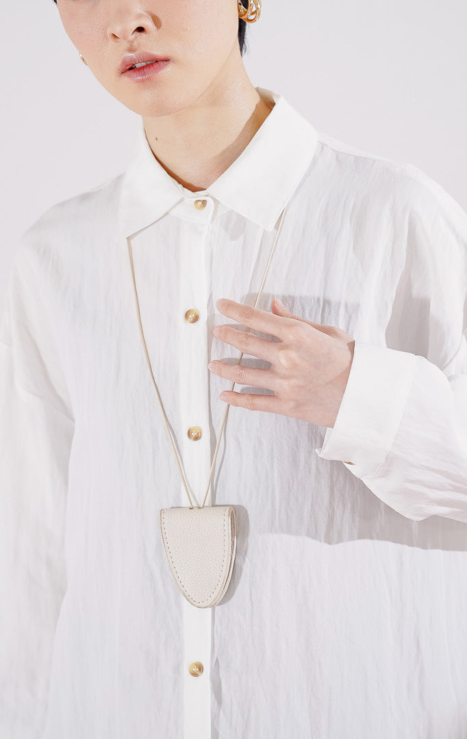 Kemeja wanita lengan panjang Caelia Top dari This Is April berwarna putih bersih dengan detail kancing depan, berbahan ringan,
