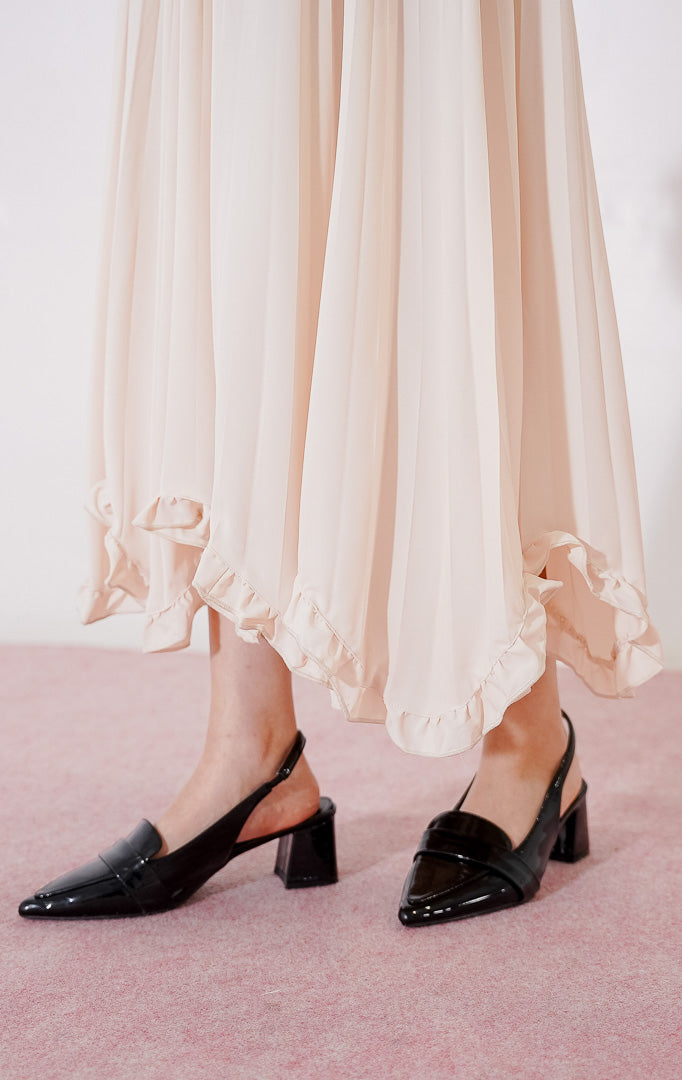 Rok panjang plisket wanita This Is April Ferla Skirt warna ivory, bahan polyester halus dengan detail lipit terstruktur dan siluet flowy.