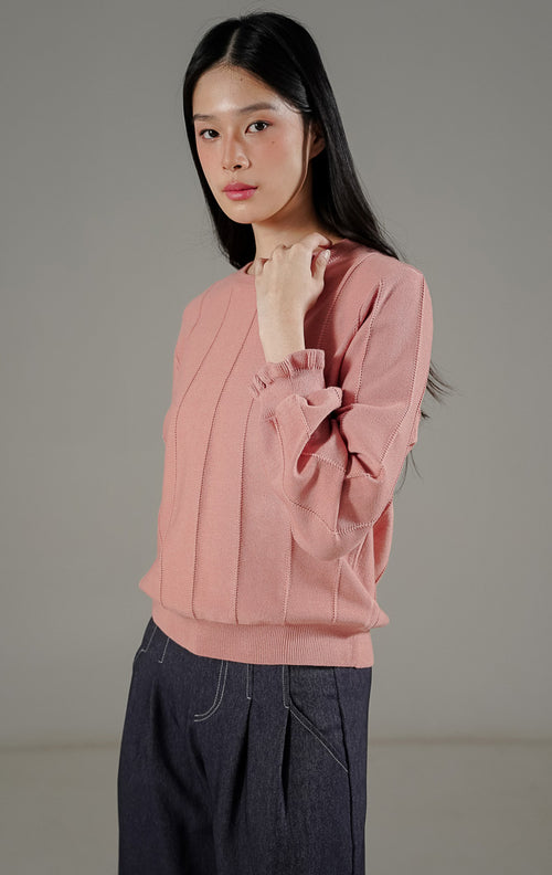 Kikiro Sweater Pink Peach dari This Is April, sweater rajut wanita warna peach dengan detail list vertikal dan ujung lengan kerut (puff sleeve).
