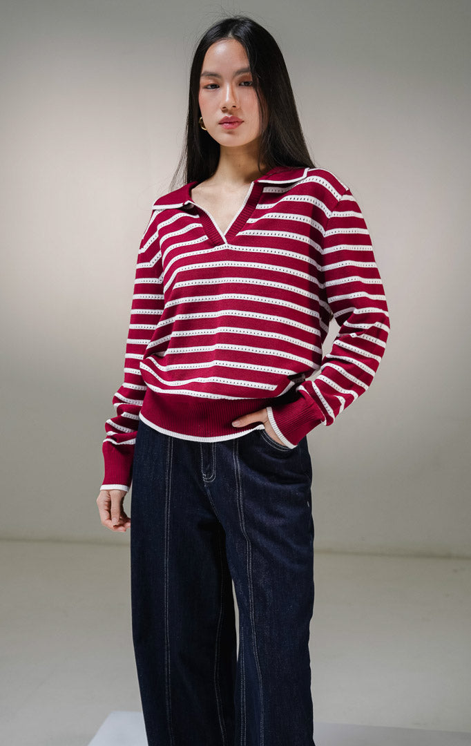 Atasan sweater rajut lengan panjang wanita This Is April Laurel Sweater warna merah marun motif garis horisontal putih, model kerah v-neck lebar dengan detail rajutan jaring berlubang kecil pada bagian stripe putih.