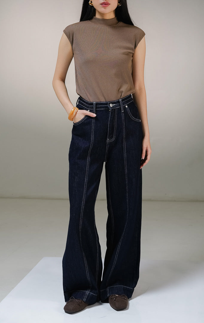 Celana panjang jeans wanita This Is April Toska Pants warna dark denim biru tua, model high-waist loose wide-leg dengan detail saku samping dan aksen benang jahitan kontras warna putih.
